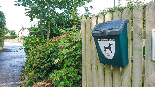 7 Gallons Plastic Outdoor Garbage Can for Dog Poop with 1000 Dog Waste Pick up Bags Self Returning Lid and Moulded Liner | Fido (Green, Wall Mounting Kit)